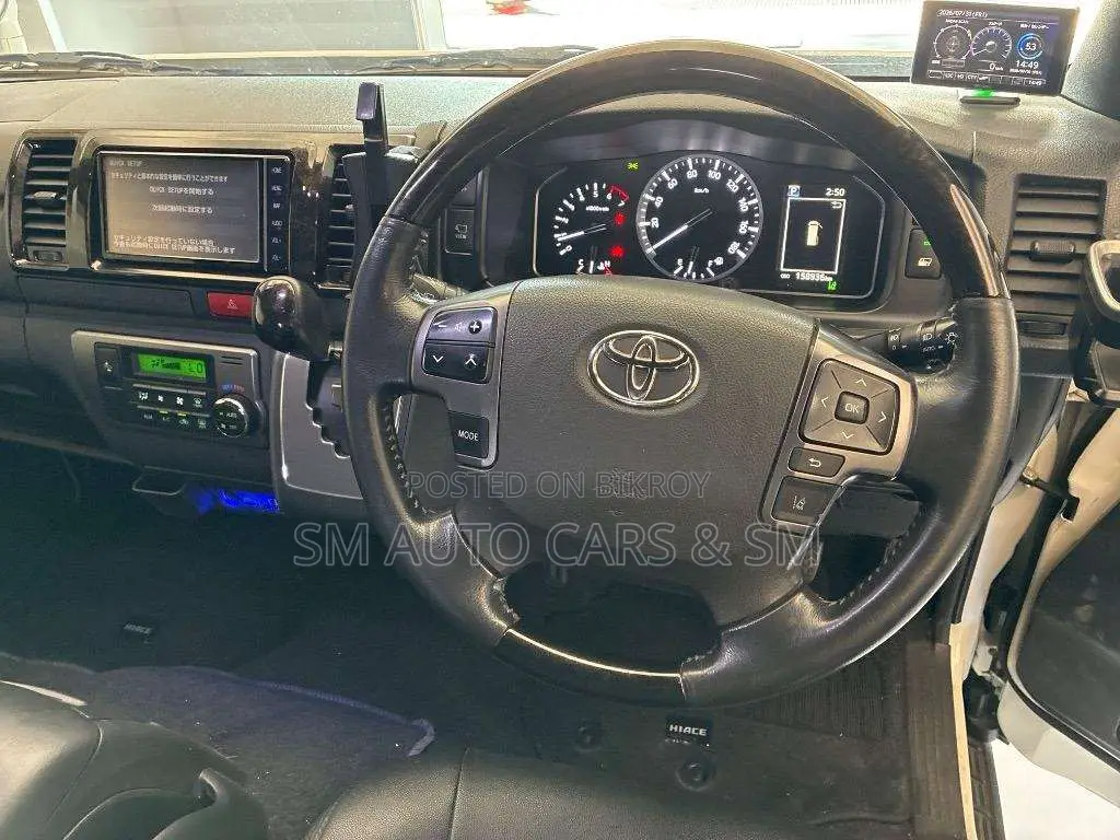 Toyota HiAce 2021 White