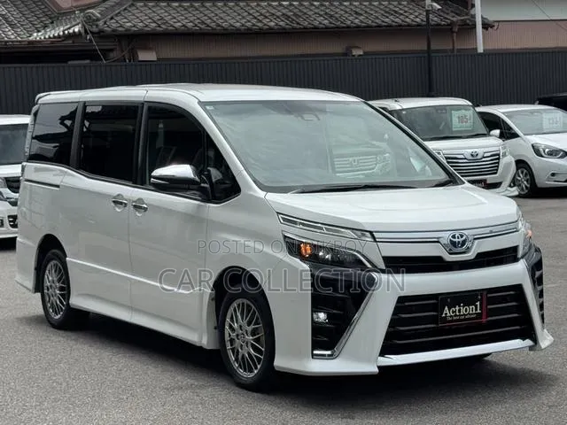 Toyota Voxy 2021 Pearl