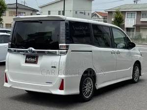 Toyota Voxy 2021 Pearl