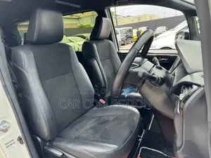 Toyota Voxy 2021 Pearl