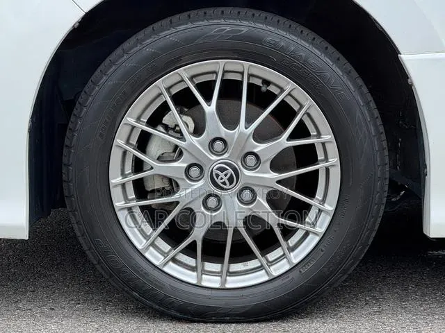 Toyota Voxy 2021 Pearl