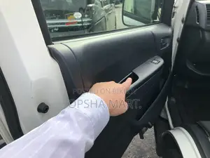 টয়োটা গ্র্যান্ড হাইয়েস ২০০২ সিলভার
