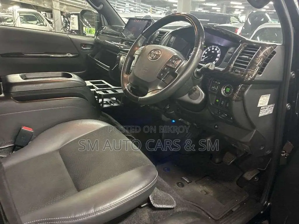 Toyota HiAce 2021 Black
