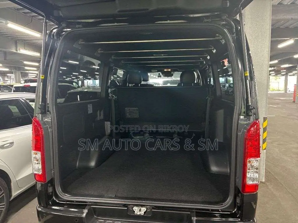 Toyota HiAce 2021 Black