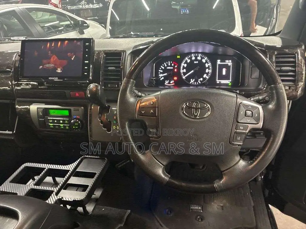 Toyota HiAce 2021 Black
