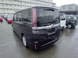 Toyota Noah 2021