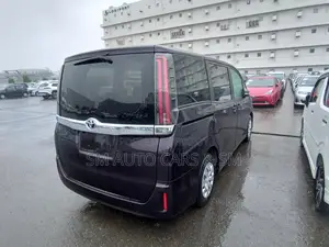 Toyota Noah 2021