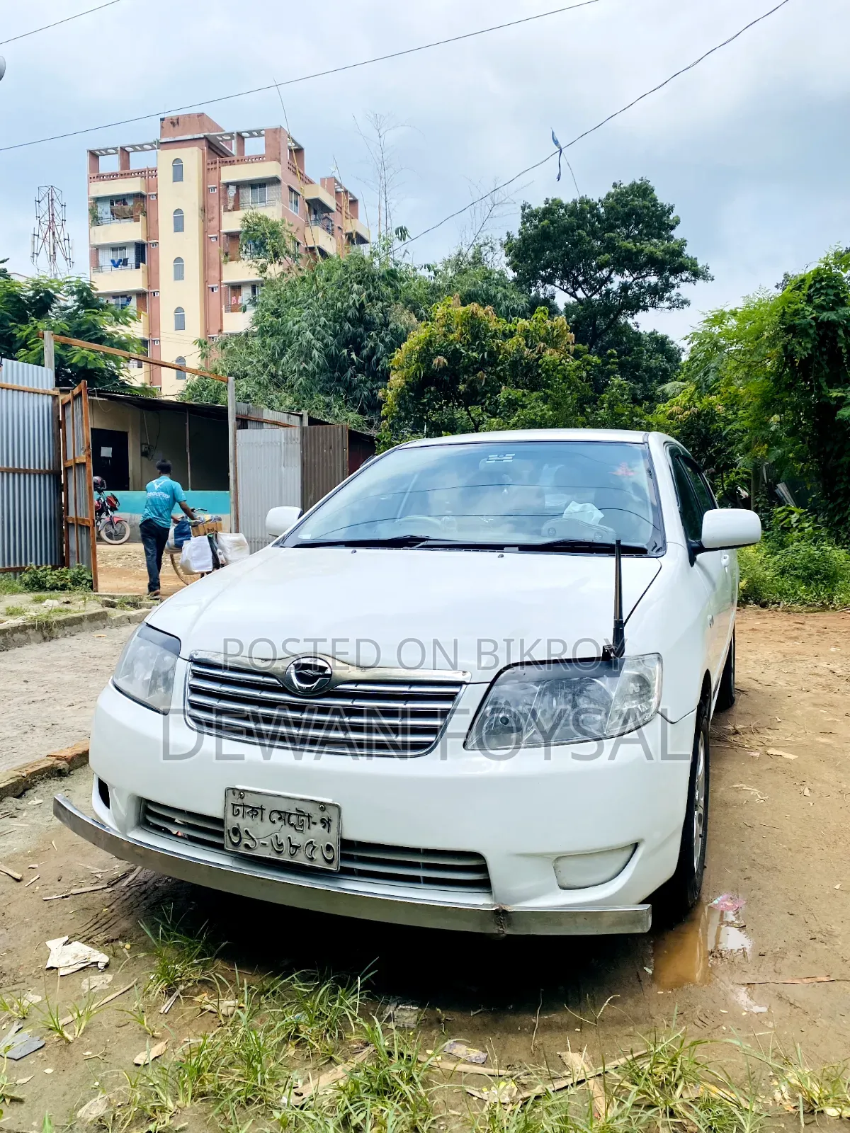 টয়োটা করোল্লা ২০০৫ হোয়াইট
