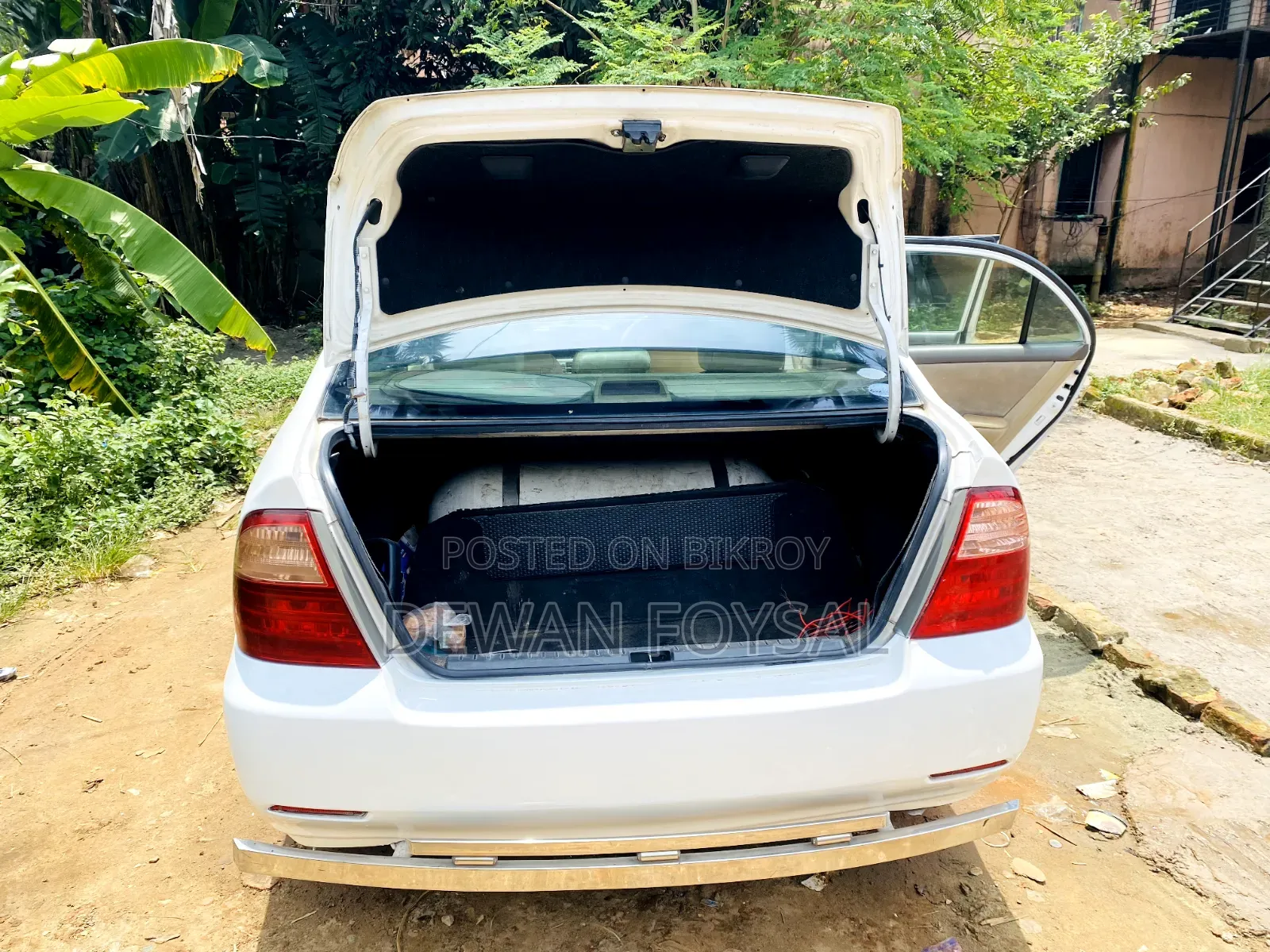 টয়োটা করোল্লা ২০০৫ হোয়াইট