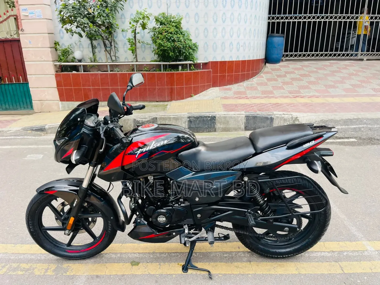 বাজাজ পালসার ১৫০ ২০২৩ কালো