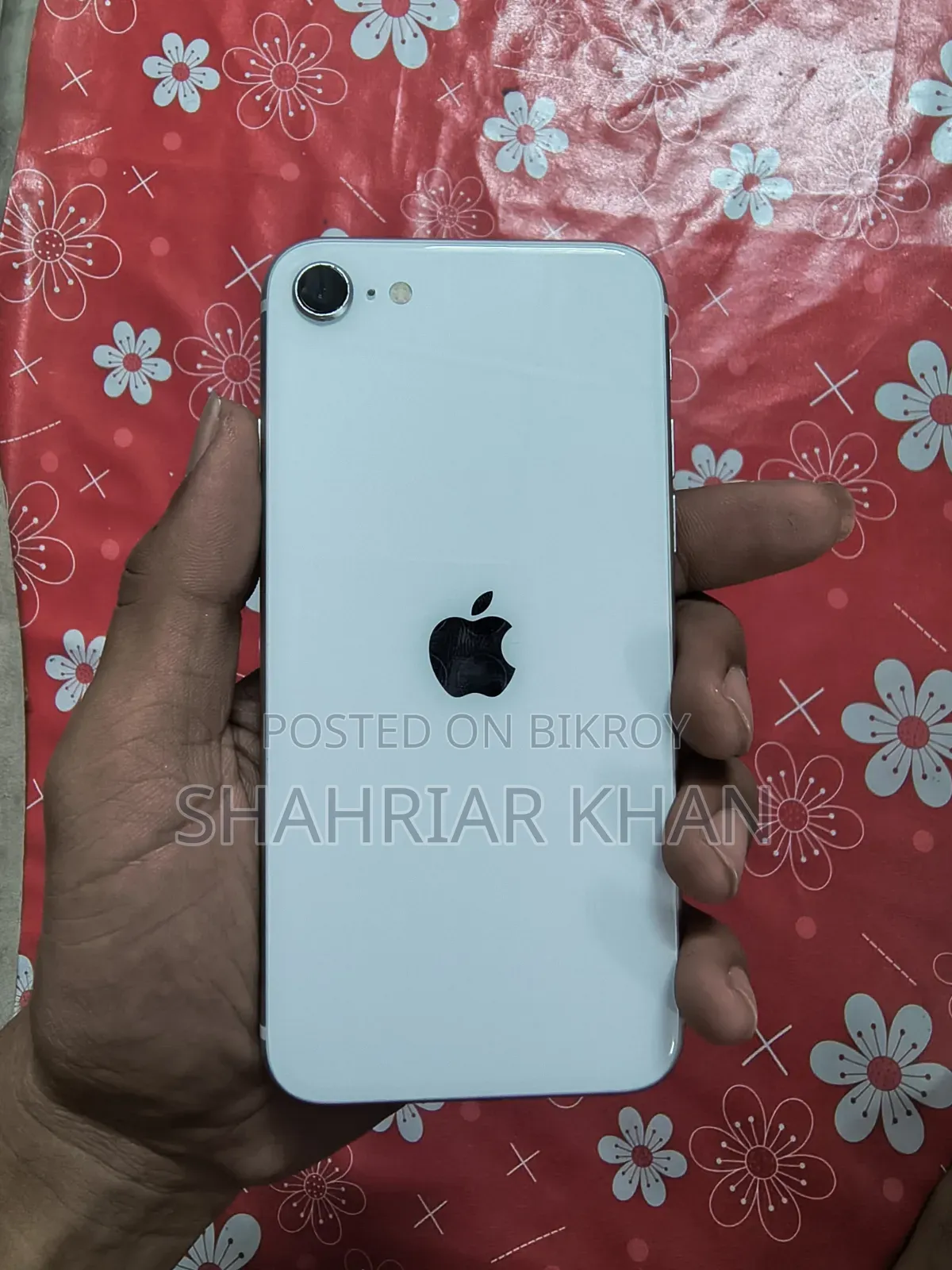 অ্যাপল আইফোন এসই (২০২২) ৬৪ জিবি হোয়াইট