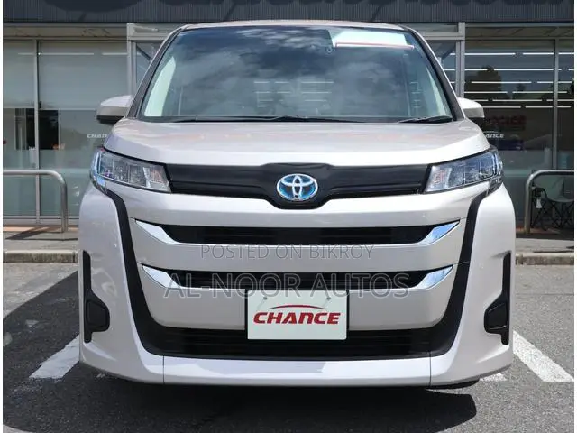 Toyota Noah 2022 Gold
