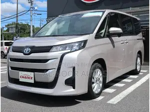 Toyota Noah 2022 Gold