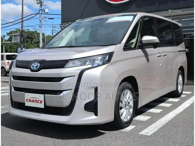 Toyota Noah 2022 Gold