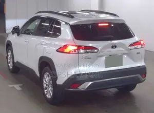 টয়োটা করোল্লা ক্রস ২০২১ পার্ল