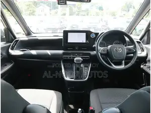 Toyota Noah 2022 Gold