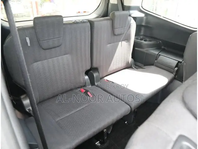 Toyota Noah 2022 Gold
