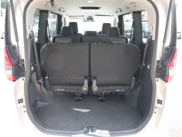 Toyota Noah 2022 Gold