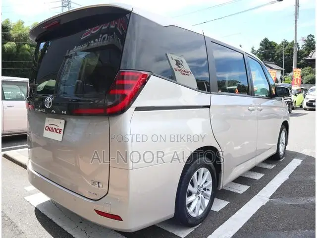 Toyota Noah 2022 Gold