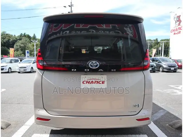 Toyota Noah 2022 Gold