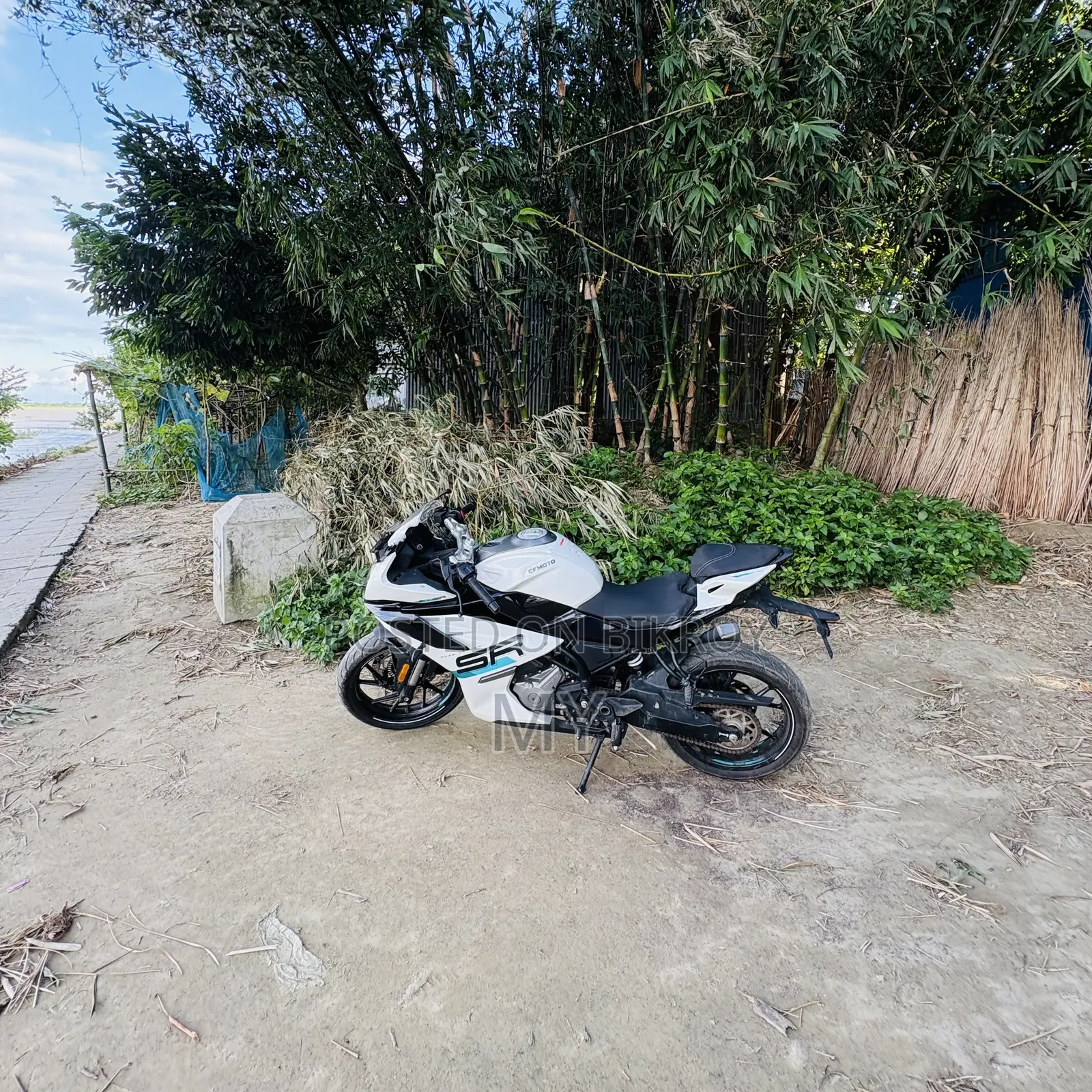 New CFMoto 300SR 2025 White
