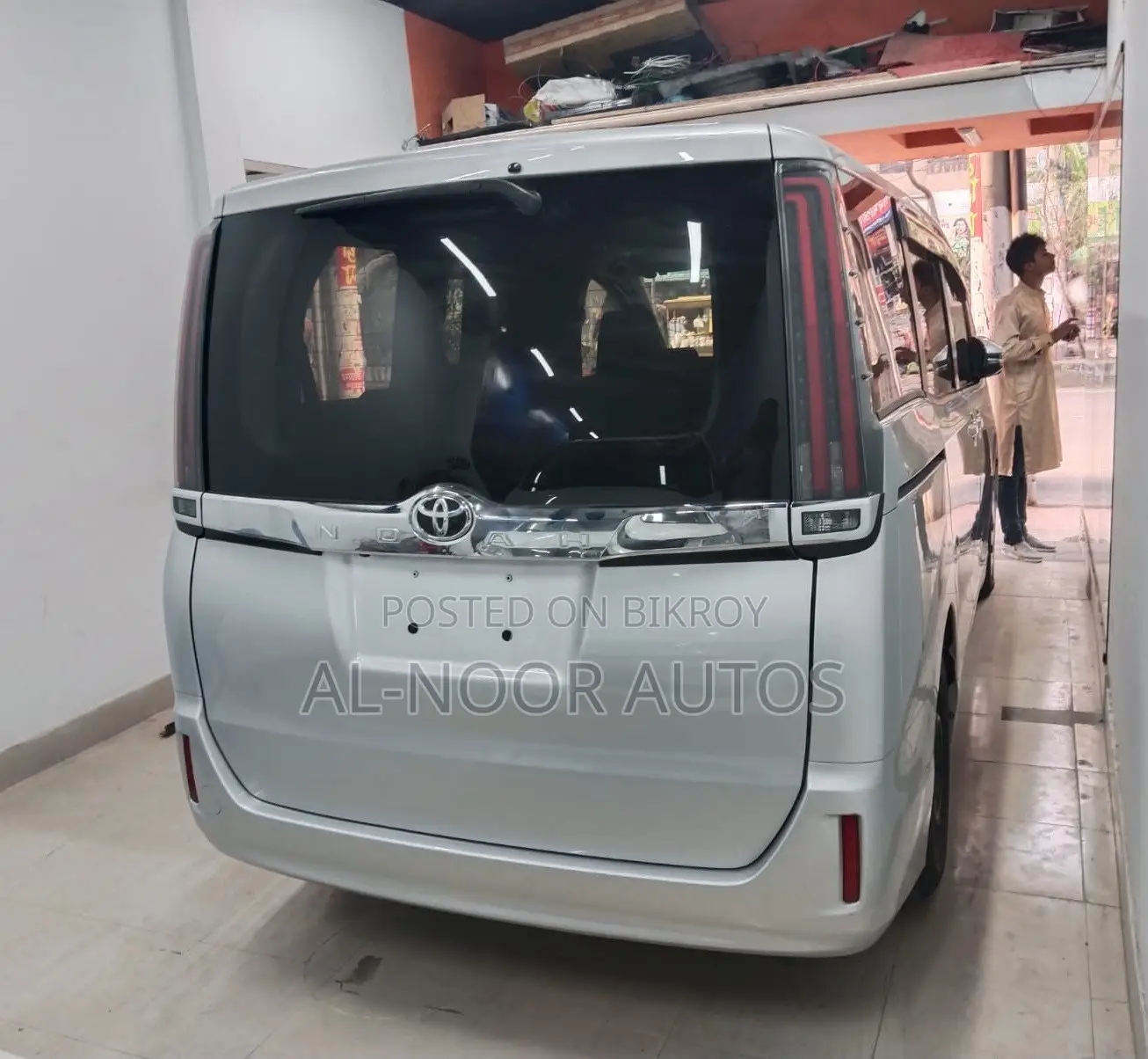 টয়োটা নোয়া ২.০ এফডব্লিউডি (৮ সিটার) ২০২০ সিলভার
