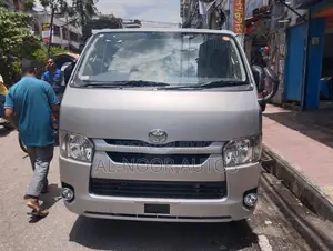 টয়োটা হাইএস ২০২১ সিলভার