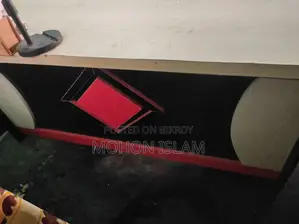 অফিস টেবিল