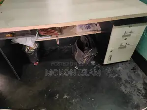 অফিস টেবিল