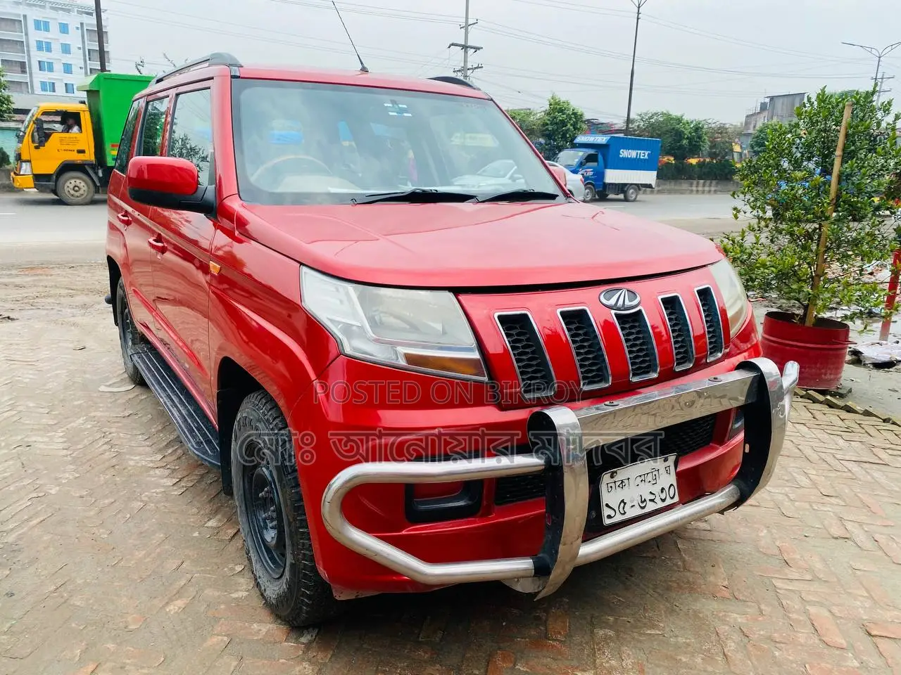 মহিন্দ্রা স্করপিও ২০১৭ লাল