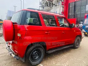 মহিন্দ্রা স্করপিও ২০১৭ লাল