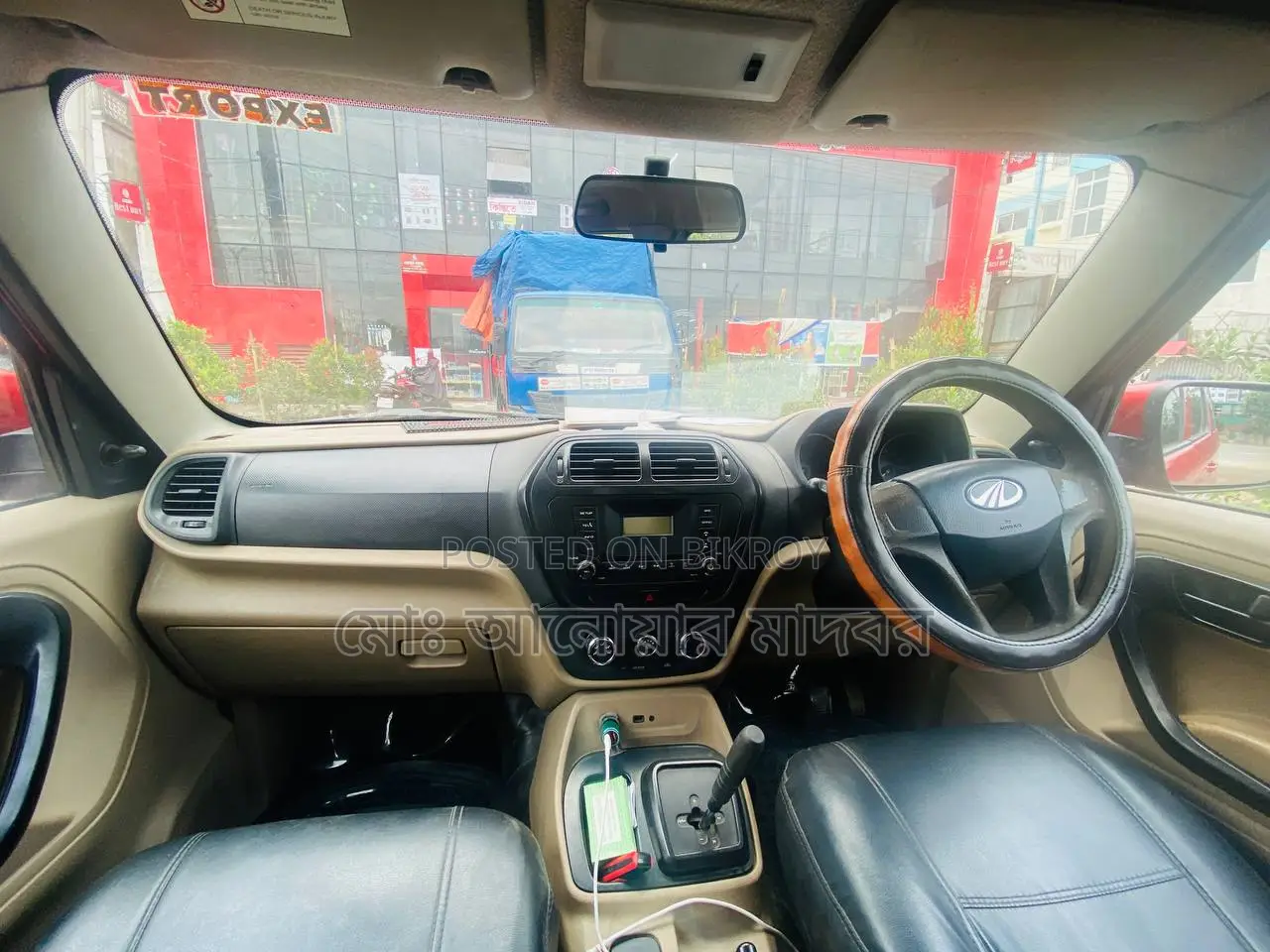 মহিন্দ্রা স্করপিও ২০১৭ লাল