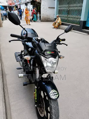 সুজুকি জিক্সার ২০২২ কালো