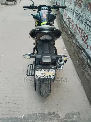 সুজুকি জিক্সার ২০২২ কালো
