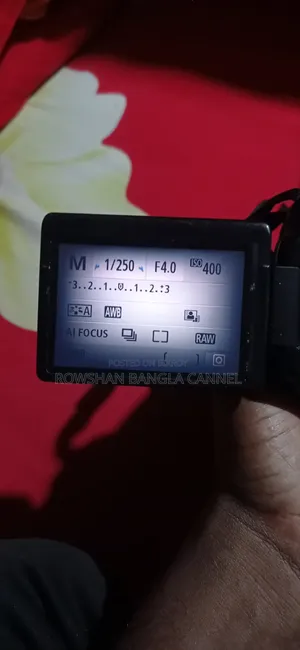 ক্যানন ৭০০ডি বডি প্লাস ৭৫-৩০০ জুম লেন্স