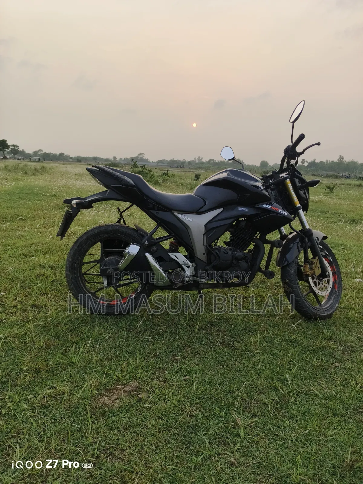 সুজুকি জিক্সার ২০২২ কালো