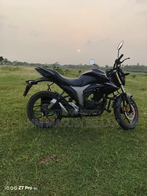 সুজুকি জিক্সার ২০২২ কালো