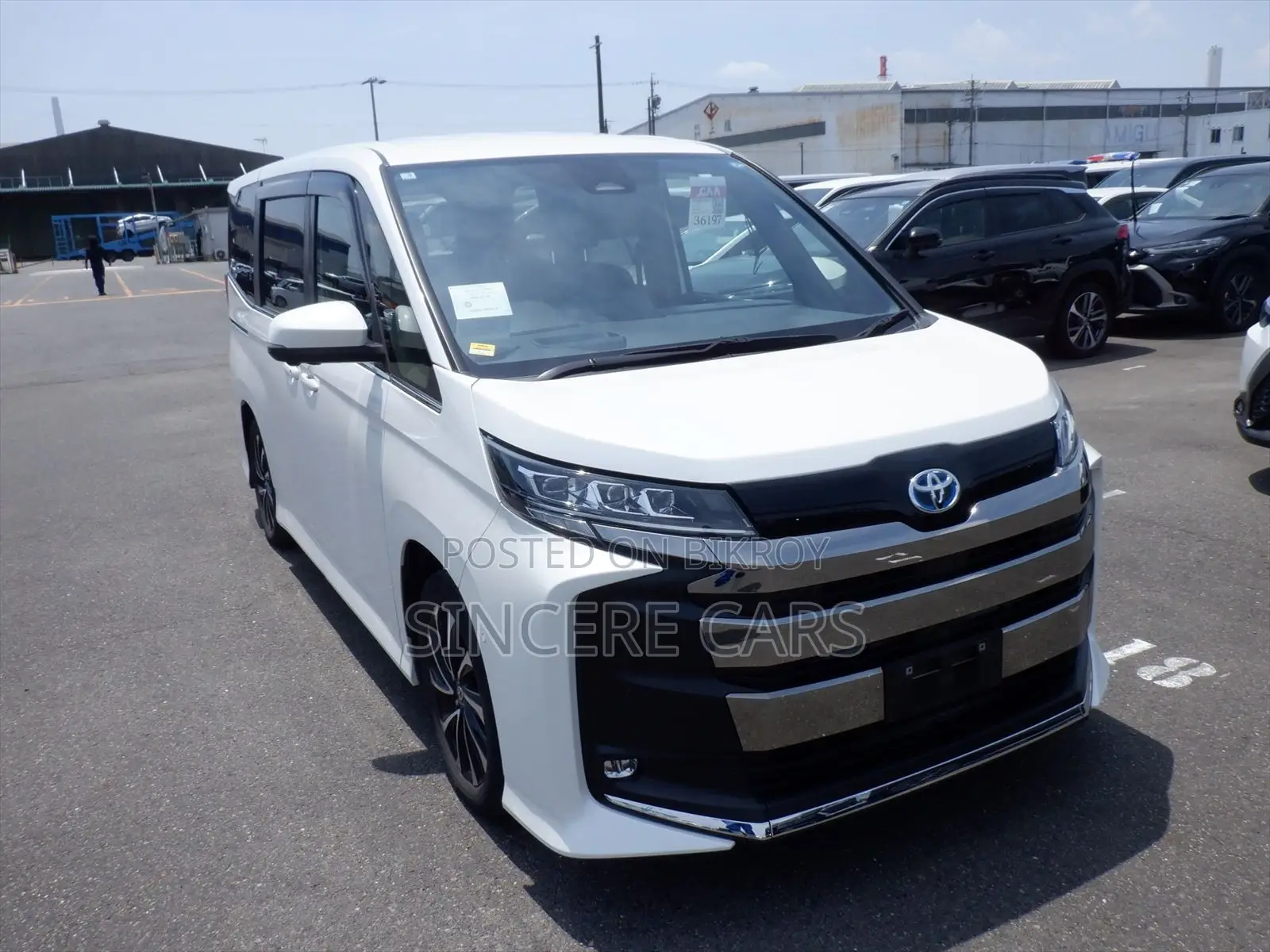 Toyota Noah 2023 Pearl