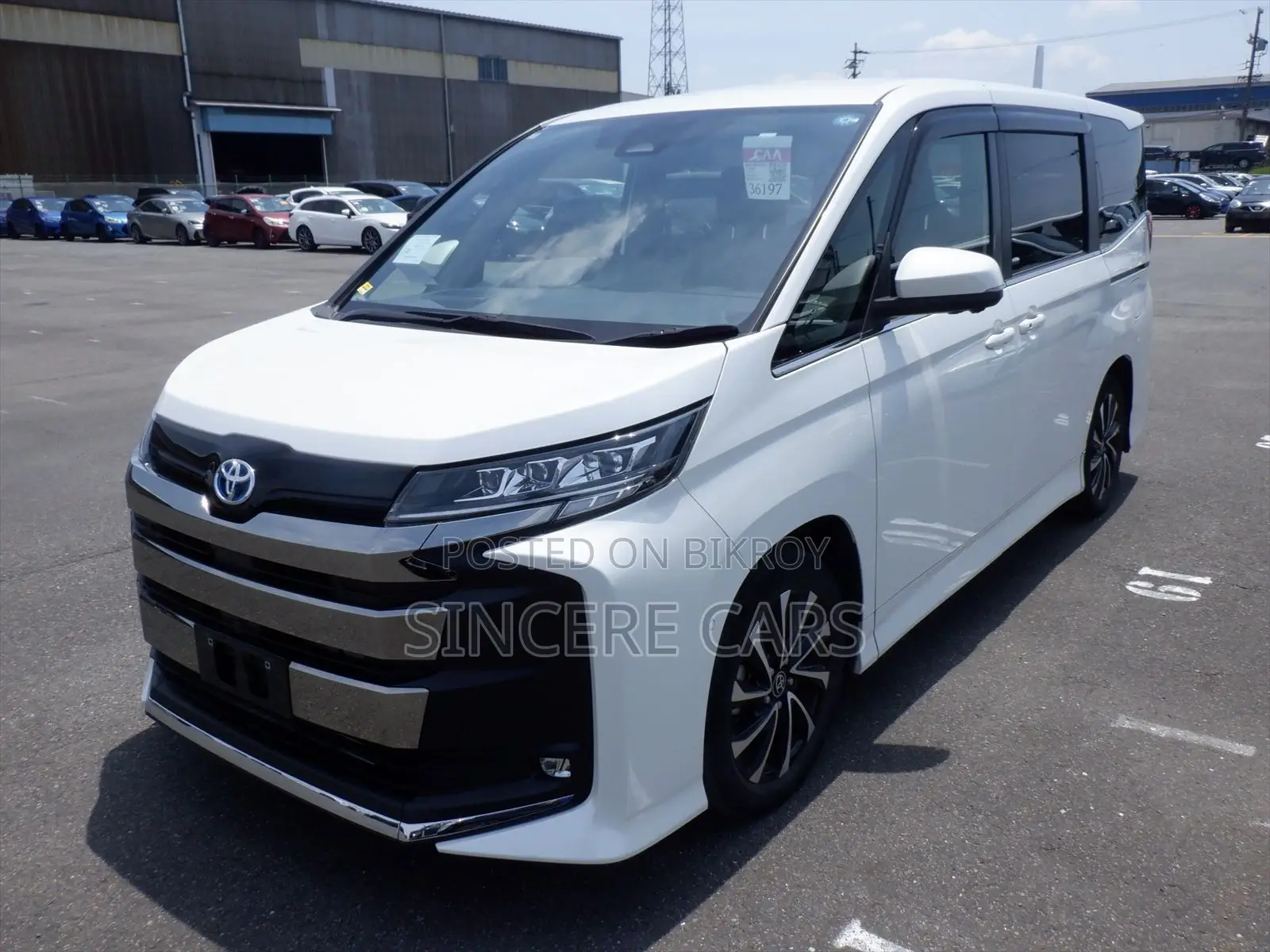 Toyota Noah 2023 Pearl