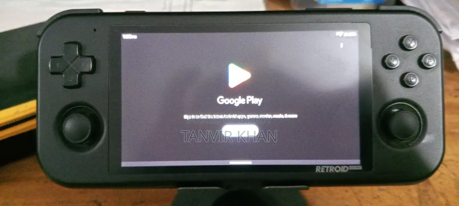 রিট্রয়েড পকেট ৩ হ্যান্ডহেল্ড