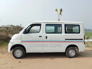 টয়োটা টাউনএইস ২০১০ সাদা