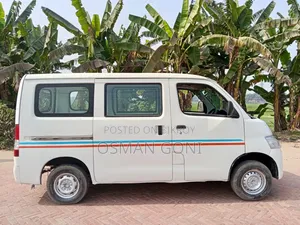 টয়োটা টাউনএইস ২০১০ সাদা