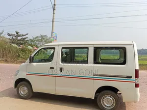 টয়োটা টাউনএইস ২০১০ সাদা