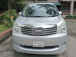 Toyota Noah 2013 Silver