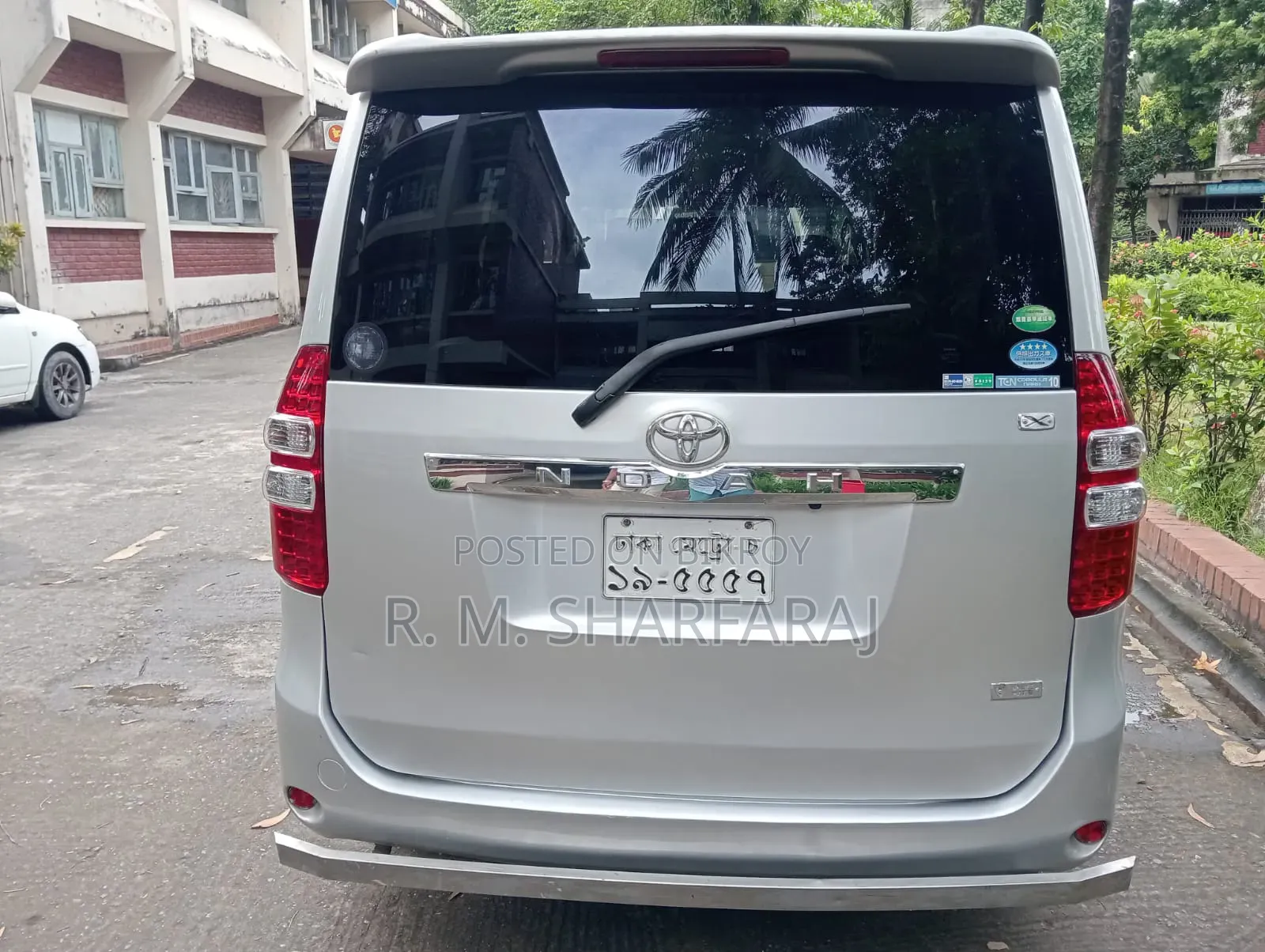 টয়োটা নোয়া ২০১৩ সিলভার