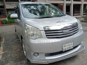 টয়োটা নোয়া ২০১৩ সিলভার