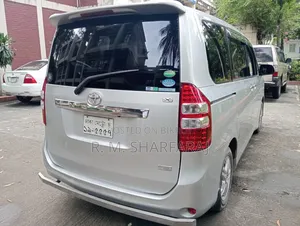 টয়োটা নোয়া ২০১৩ সিলভার