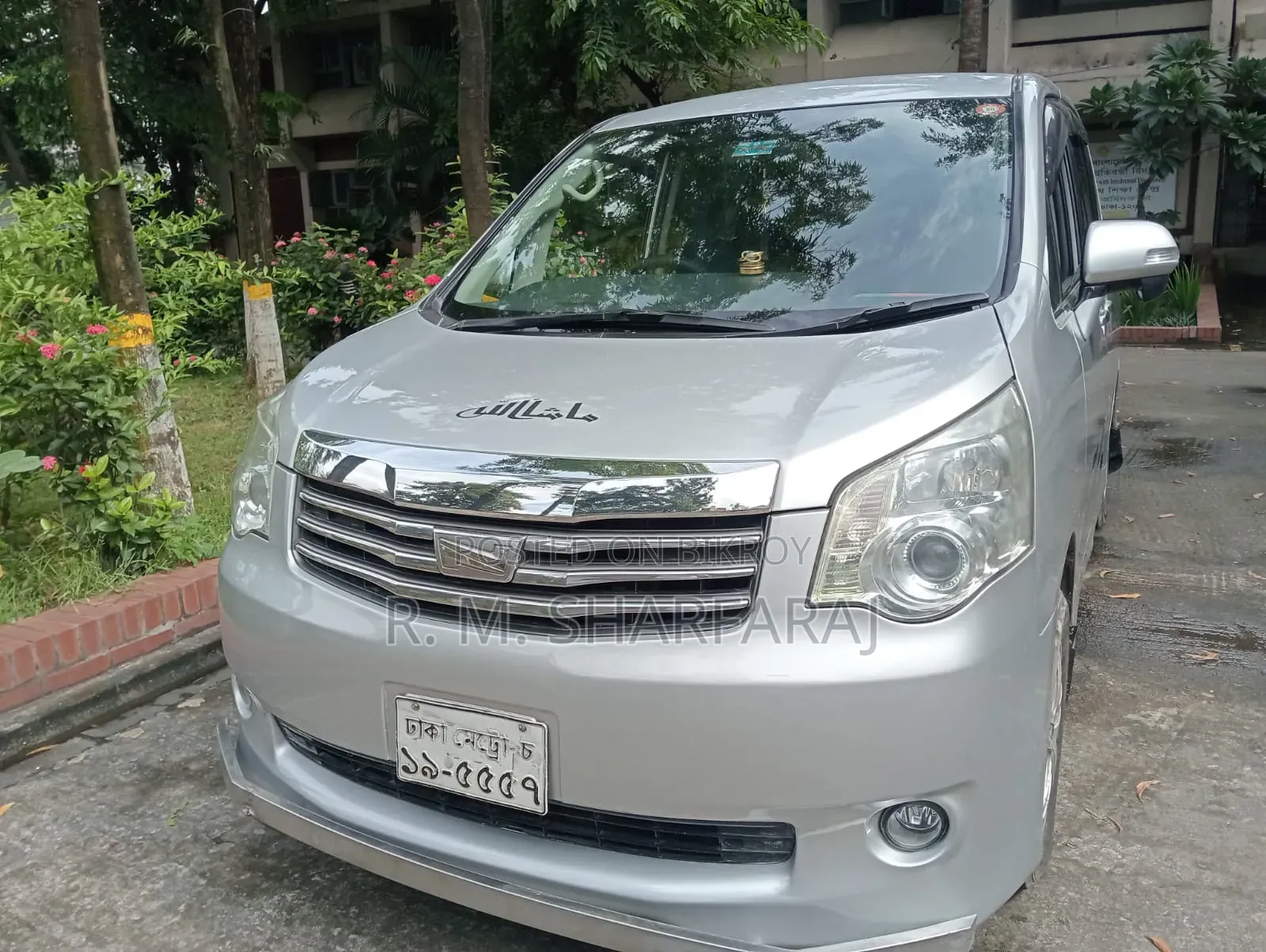 টয়োটা নোয়া ২০১৩ সিলভার