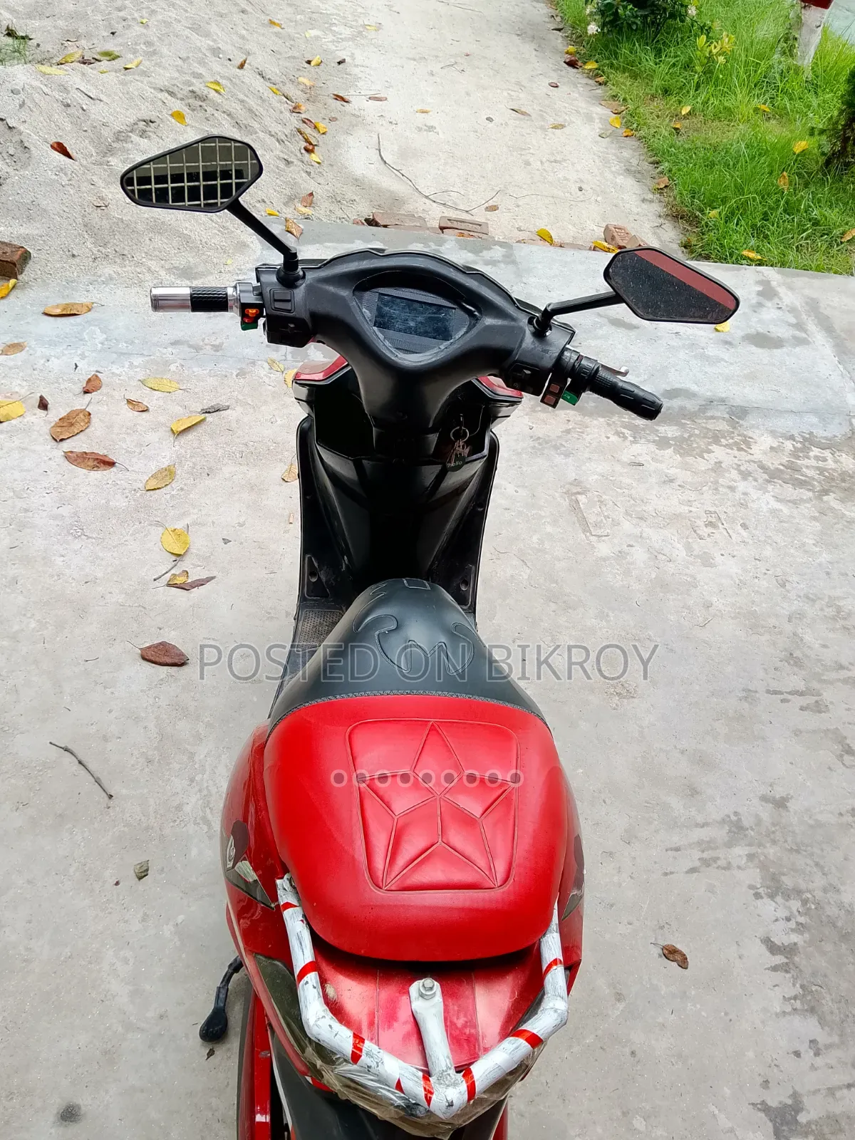 মোটরসাইকেল ২০২৬ লাল
