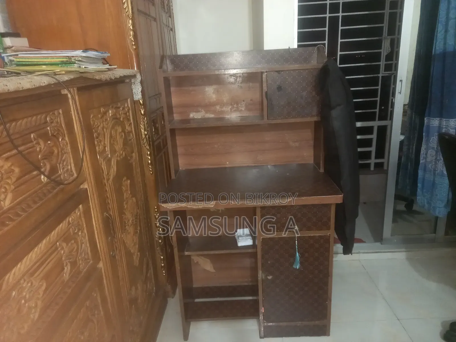 পড়ার টেবিল
